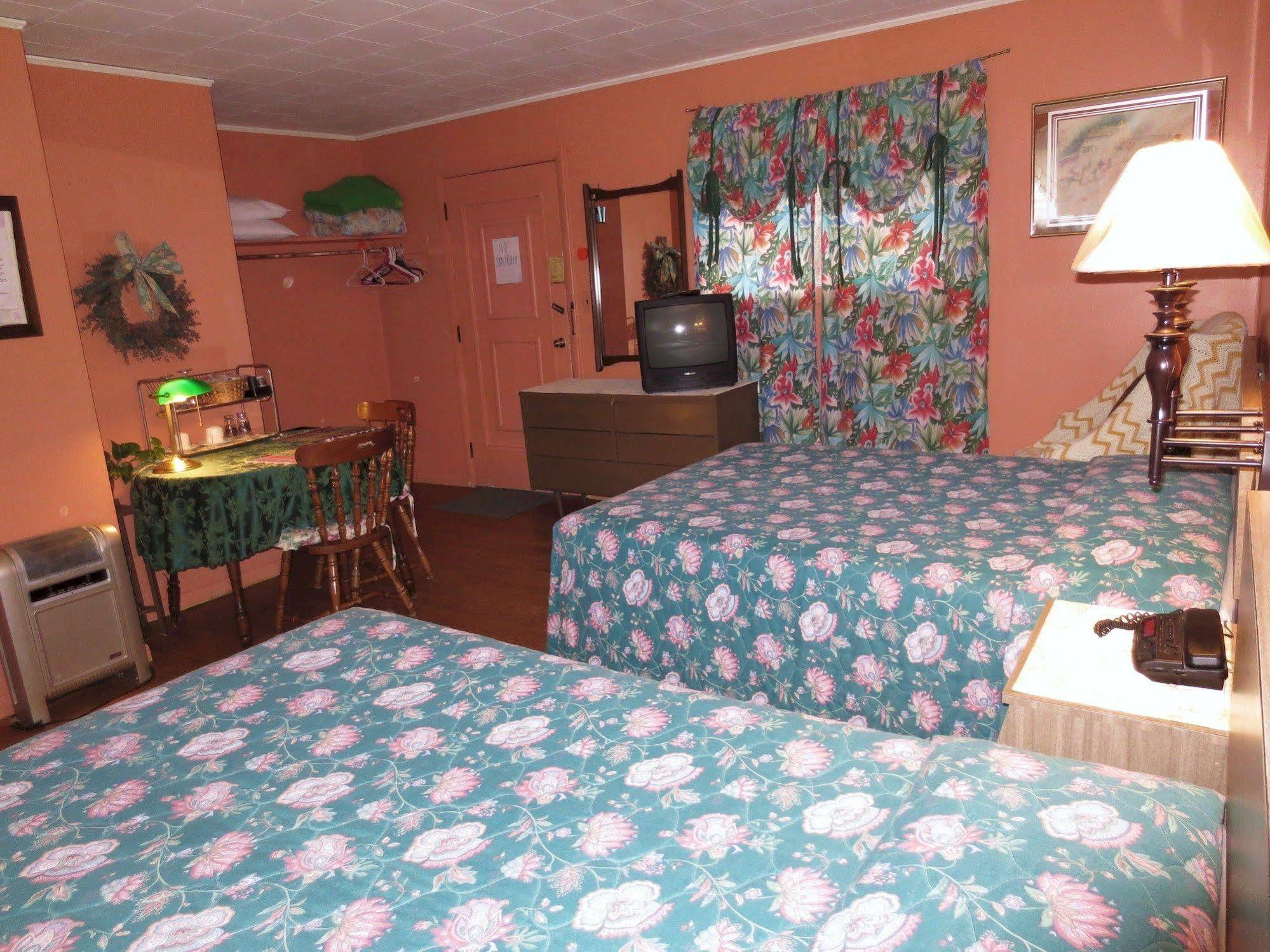 Four Seasons Motel Catskill Bagian luar foto