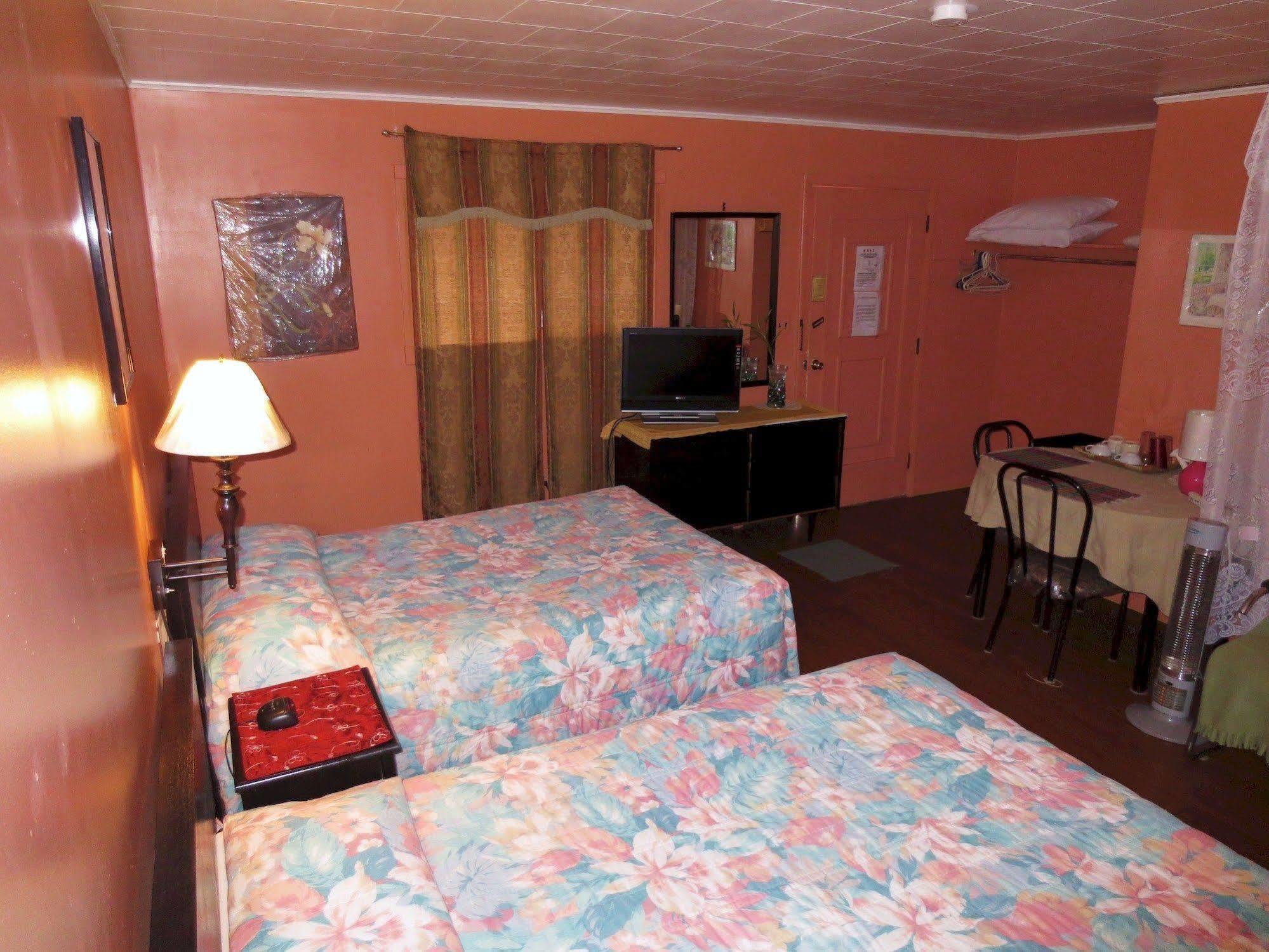 Four Seasons Motel Catskill Bagian luar foto