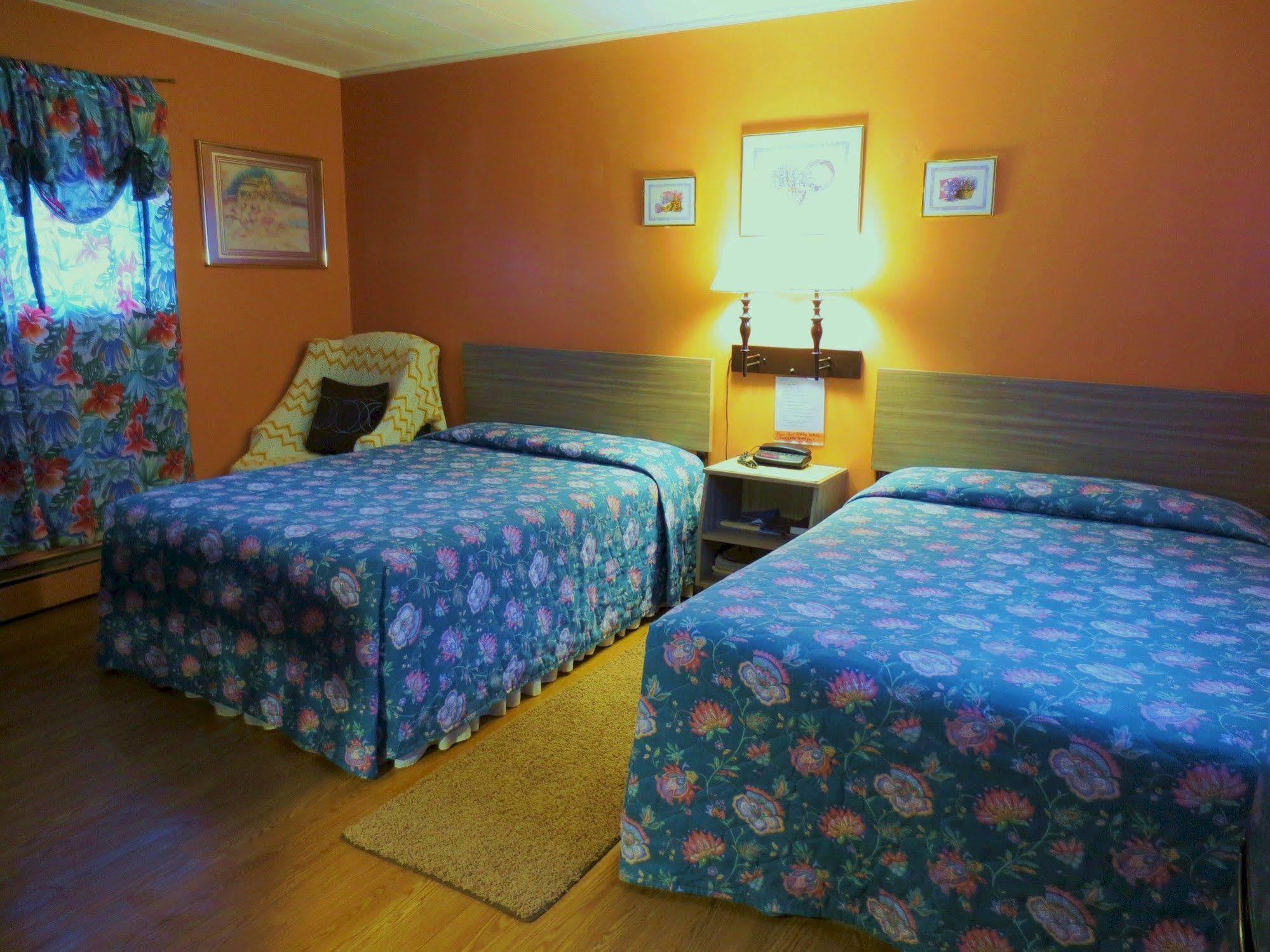 Four Seasons Motel Catskill Bagian luar foto