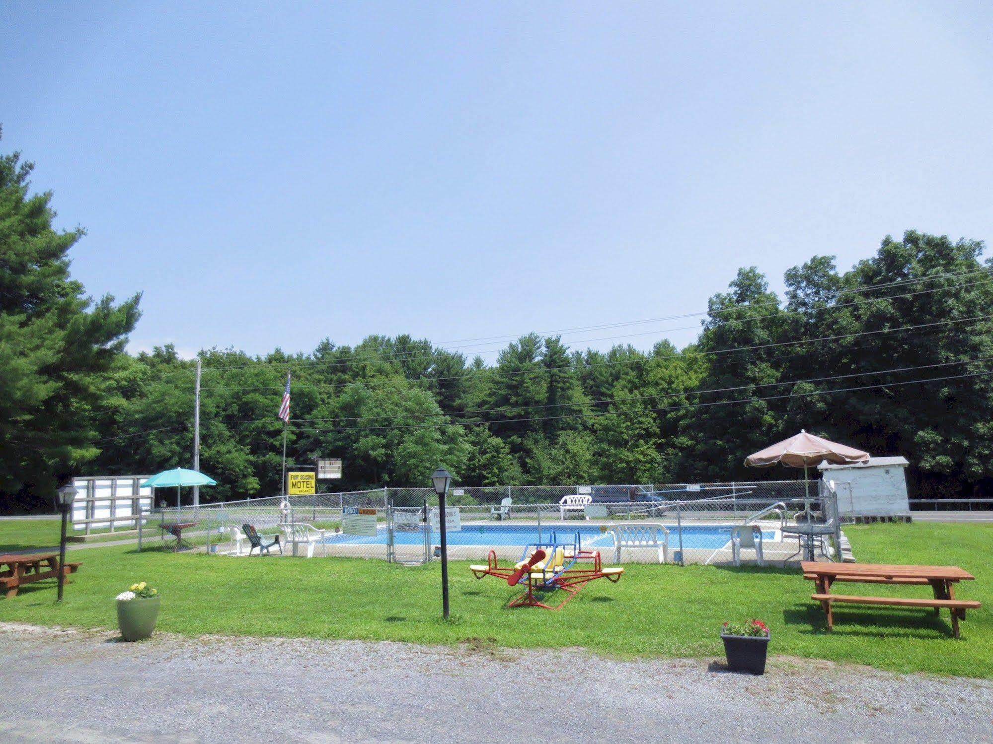 Four Seasons Motel Catskill Bagian luar foto
