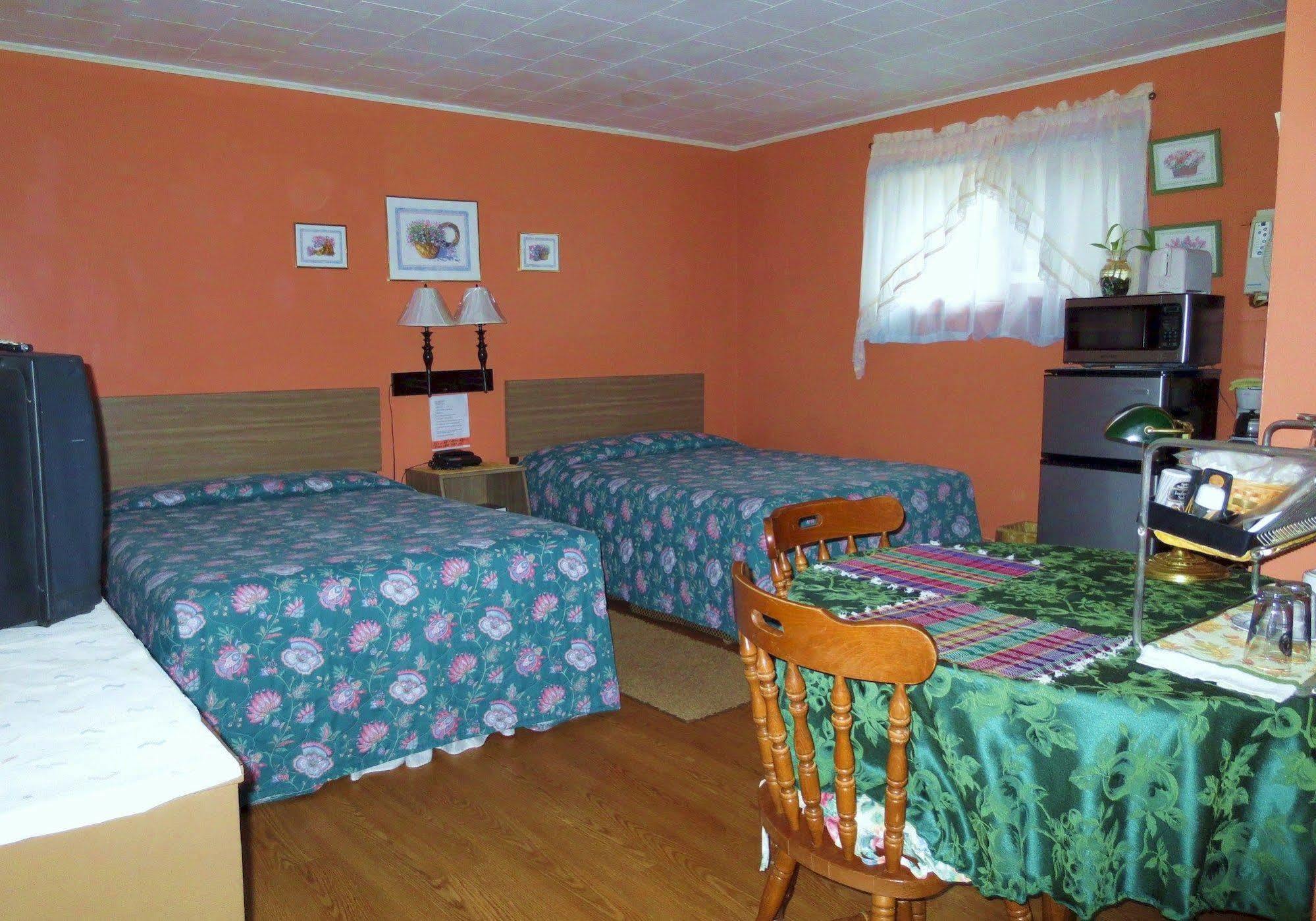 Four Seasons Motel Catskill Bagian luar foto