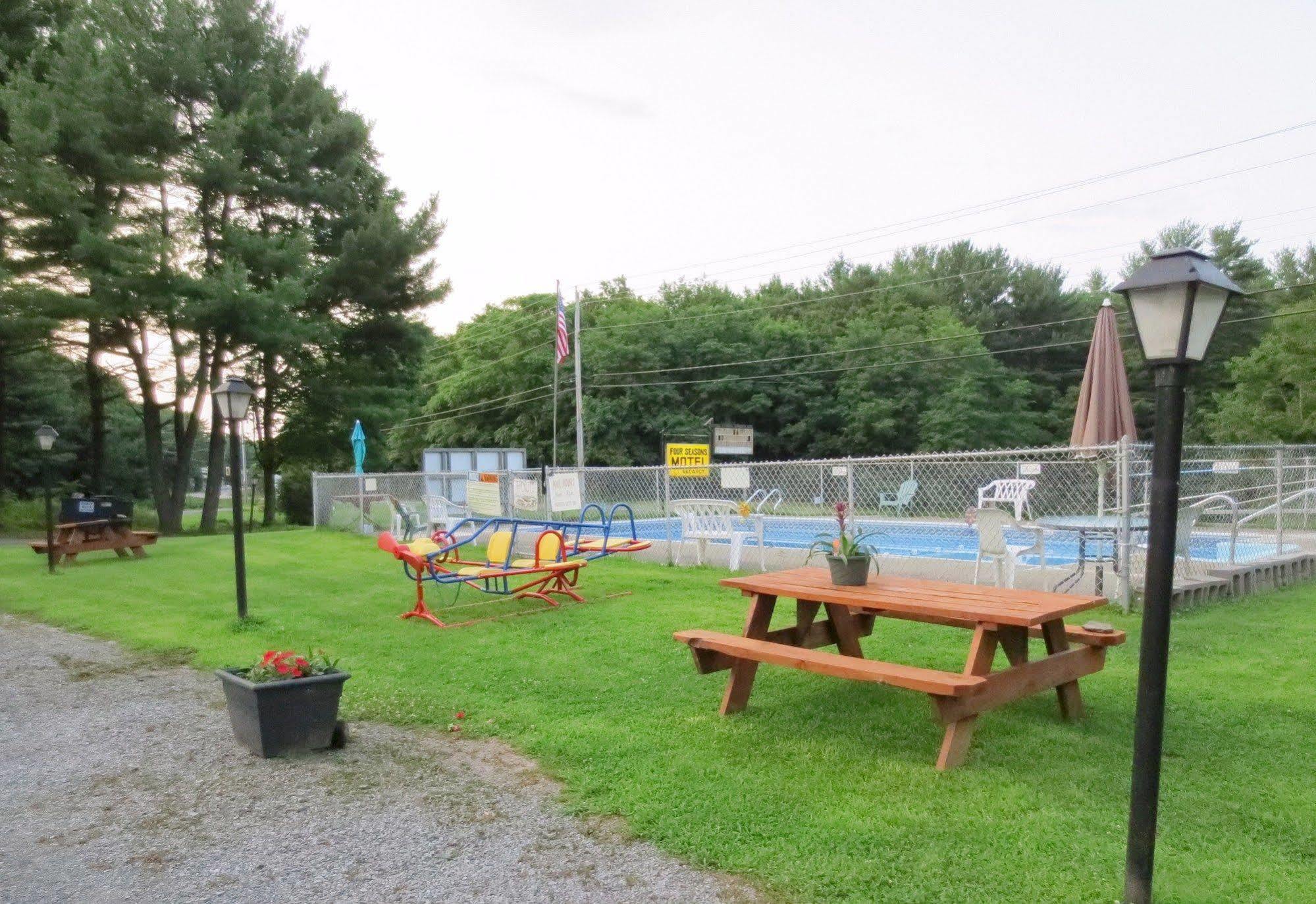 Four Seasons Motel Catskill Bagian luar foto