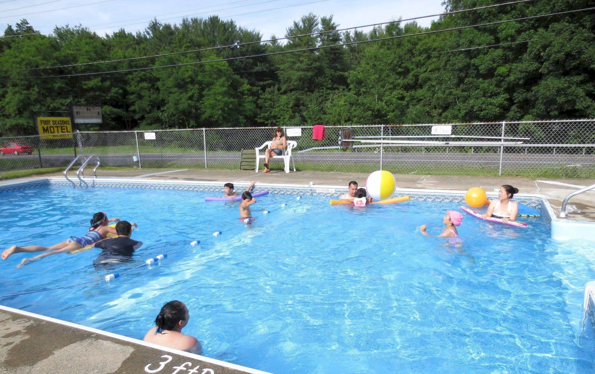 Four Seasons Motel Catskill Bagian luar foto